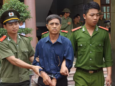 Bị can Ngân được đưa về trại tạm giam