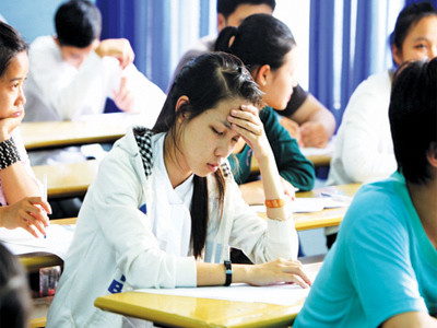 TS vừa trải qua 3 đợt thi vào các trường ĐH, CĐ vẫn theo hình thức “3 chung”. Ảnh: Đào Ngọc Thạch 