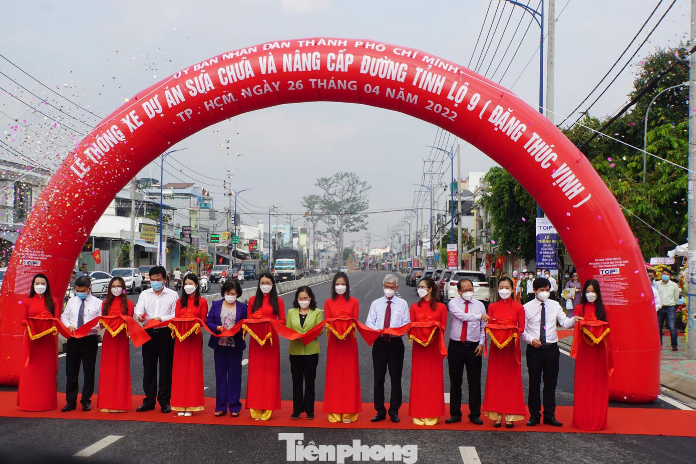 Lãnh đạo TPHCM cùng Chủ đầu tư cắt băng khánh thành và thông xe dự án sửa chữa, nâng cấp đường Đặng Thúc Vịnh. Lãnh đạo TPHCM cùng Chủ đầu tư cắt băng khánh thành và thông xe dự án sửa chữa, nâng cấp đường Đặng Thúc Vịnh.