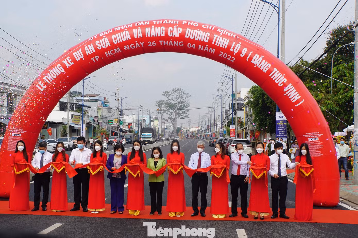 Lãnh đạo TPHCM cùng Chủ đầu tư cắt băng khánh thành và thông xe dự án sửa chữa, nâng cấp đường Đặng Thúc Vịnh.