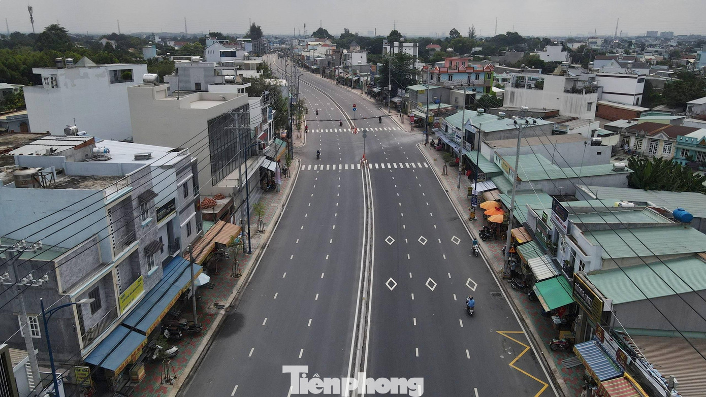 Đường Đặng Thúc Vịnh nhìn từ trên cao. Đường Đặng Thúc Vịnh nhìn từ trên cao.