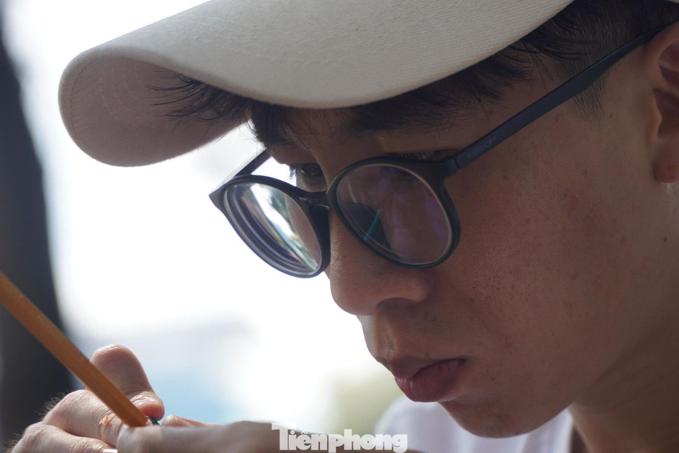 Bạn trẻ TPHCM kỳ công với nghệ thuật điêu khắc trên bút chì ảnh 12