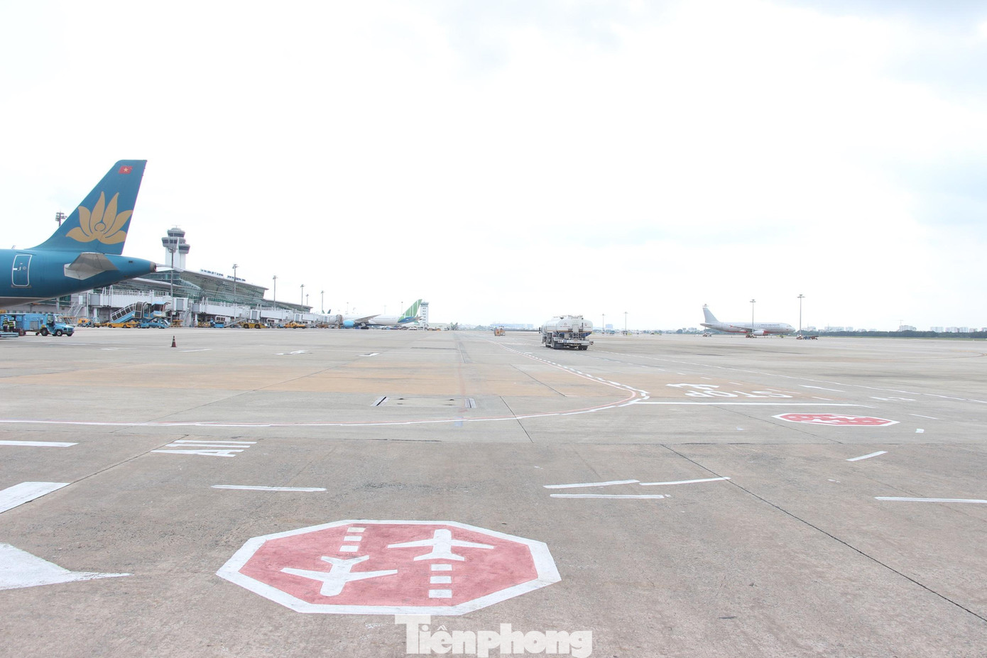Chính thức khai thác trở lại hai đường băng Tân Sơn Nhất từ chiều 25/4.
