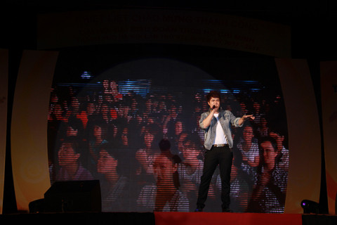 Ca sĩ Đinh Mạnh Ninh. Ảnh: Trường Phong. Ca sĩ Đinh Mạnh Ninh. Ảnh: Trường Phong