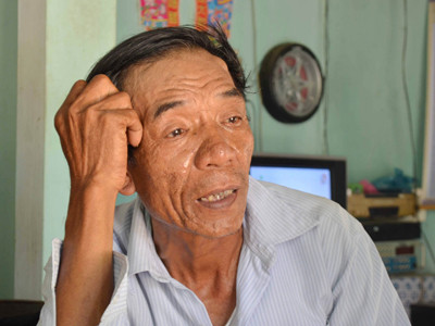 Ông Trung đau đớn khi 10 năm làm cứu hộ, cuối cùng không thể cứu con trai trước dòng lũ. Ông Trung đau đớn khi 10 năm làm cứu hộ, cuối cùng không thể cứu con trai trước dòng lũ