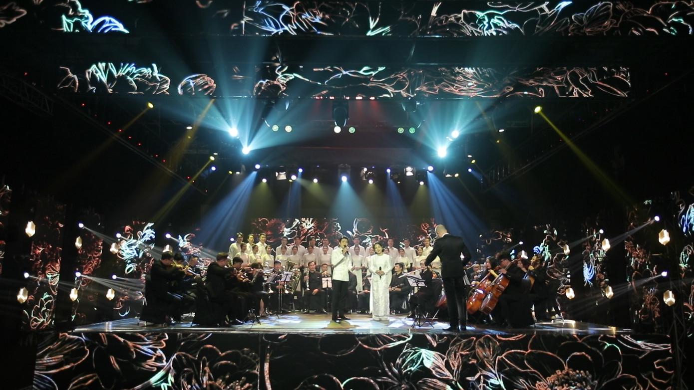 Chị đẹp Mỹ Linh và đàn em Lân Nhã song ca Tình ca mùa xuân. Chị đẹp Mỹ Linh và đàn em Lân Nhã song ca Tình ca mùa xuân.