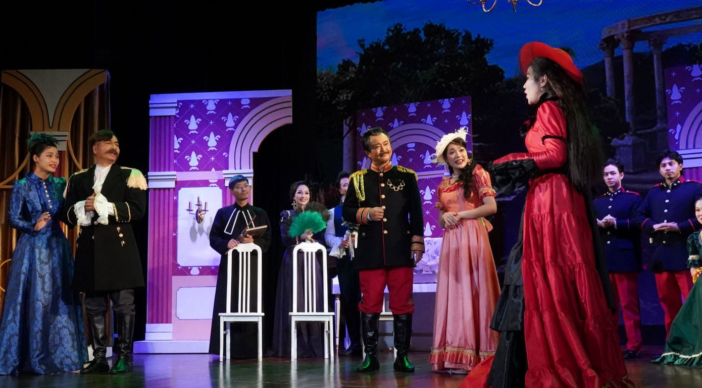 Tiếng cười giễu nhại xã hội thượng lưu học đòi và rỗng tuếch.