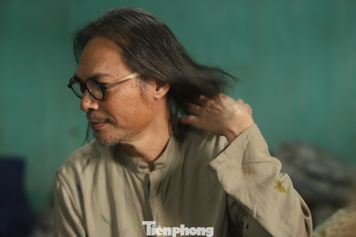 NSƯT Trần Lực vui vì lâu lắm rồi mới có một bộ phim về đề tài chiến tranh được đầu tư bối cảnh tỉ mỉ đến thế. “Đạo diễn không cần phải lo lắng tới góc máy, bởi bất kể góc máy nào, dù cao hay thấp đều không lo vướng nhà cao tầng, dây điện...”, anh nói. Anh vào vai ông họa sĩ già - một trong những người con Hà Nội bám trụ nơi chiến lũy.