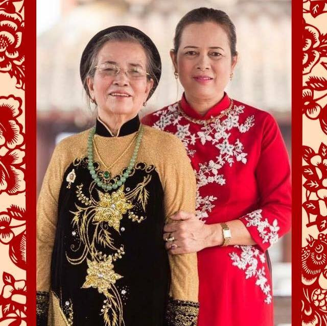 Nghệ nhân nhân dân Trần Thị Duyên và con gái - nghệ nhân ưu tú Trần Kim Huệ. Nghệ nhân nhân dân Trần Thị Duyên và con gái - nghệ nhân ưu tú Trần Kim Huệ.