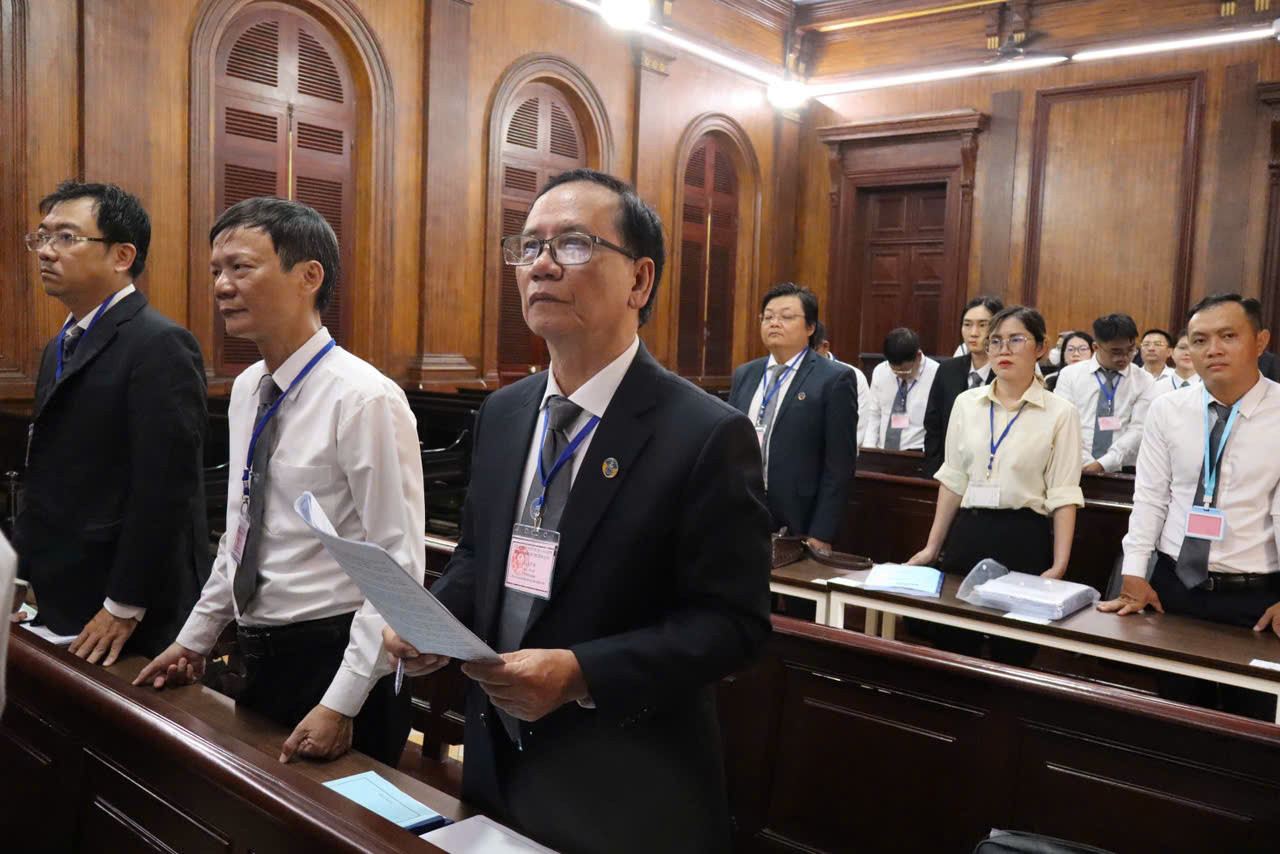 Các luật sư tại phiên tòa. Ảnh: Tân Châu Các luật sư tại phiên tòa. Ảnh: Tân Châu