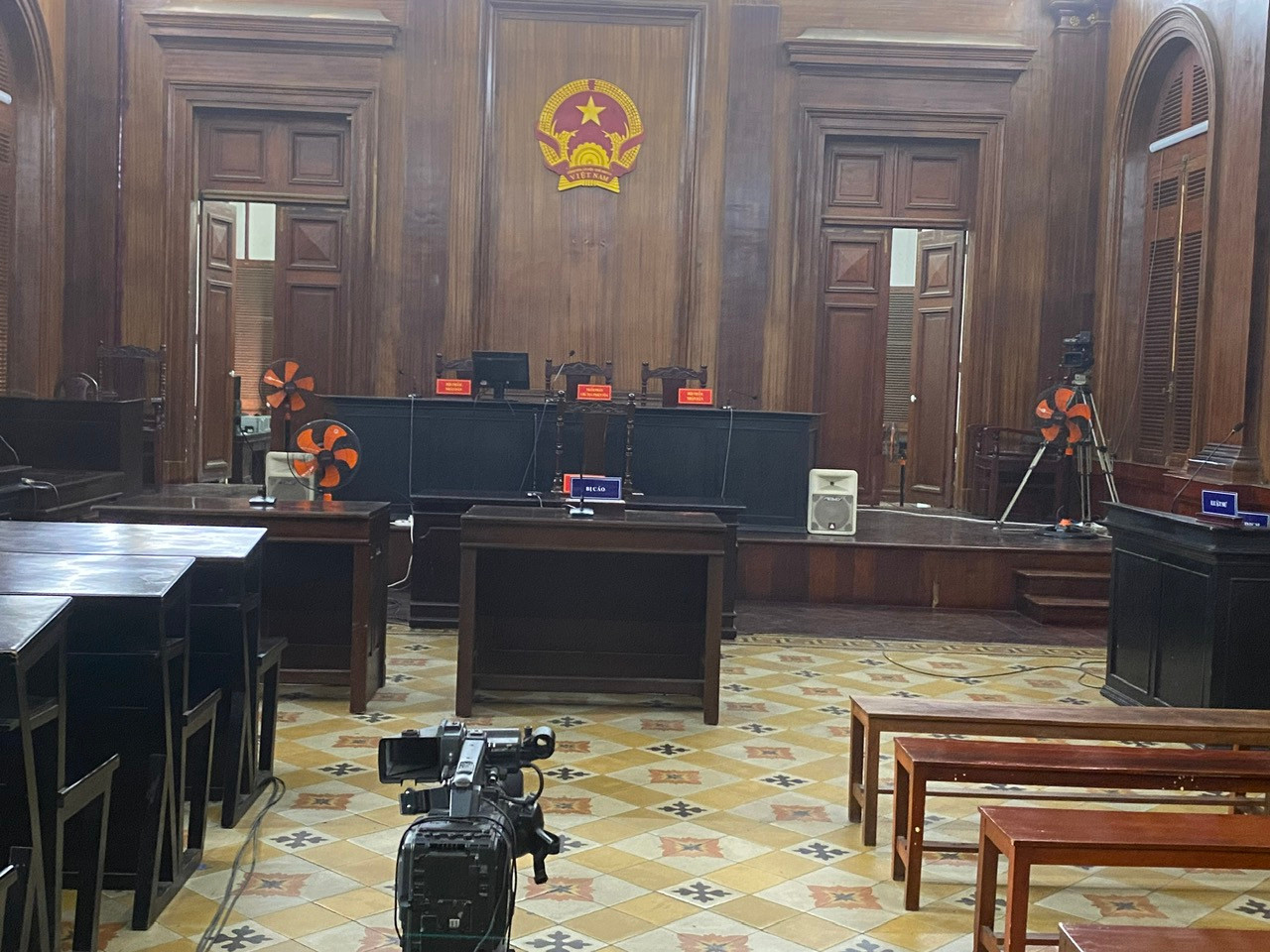 Phòng xử án. Ảnh: Tân Châu