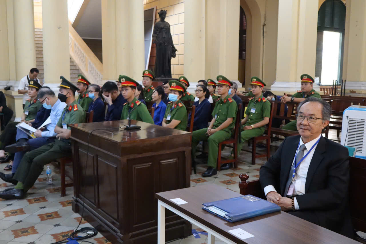 Một góc phòng xử án sáng nay 25/9. Ảnh: Tân Châu Một góc phòng xử án sáng nay 25/9. Ảnh: Tân Châu