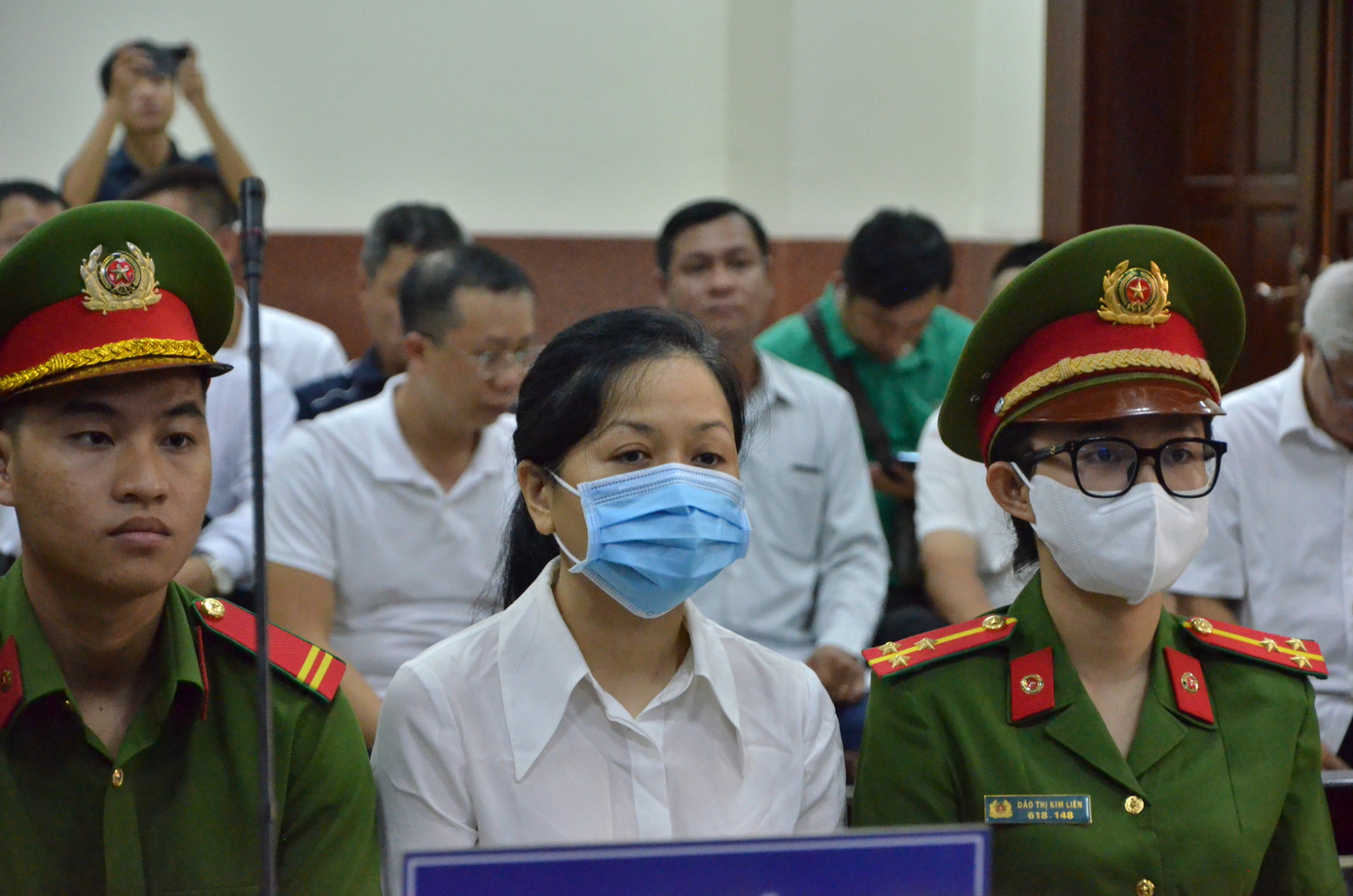 Bà Trần Uyên Phương được HĐXX phúc thẩm tuyên giảm 9 tháng tù.