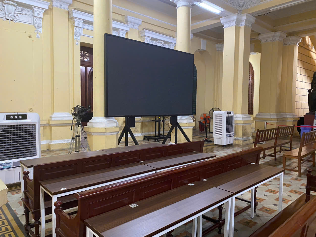 Một góc phòng xử án. Ảnh: Tân Châu