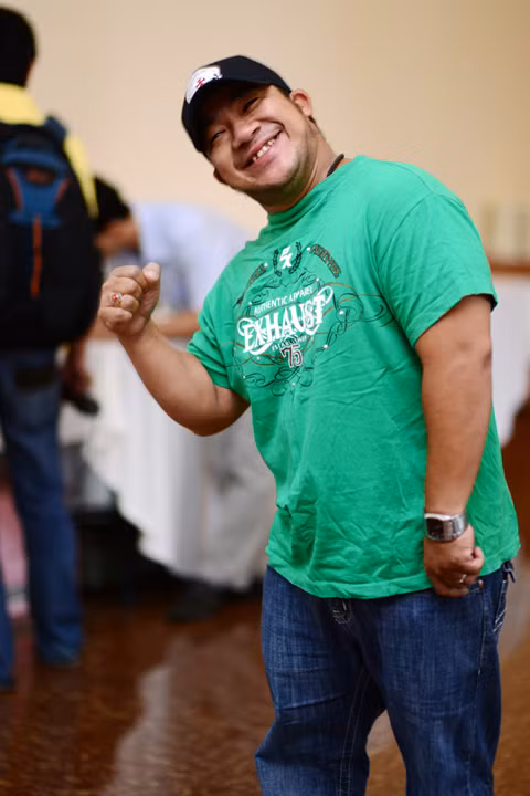 Người đẹp tình cờ hội ngộ diễn viên Hiếu Hiền tại sự kiện