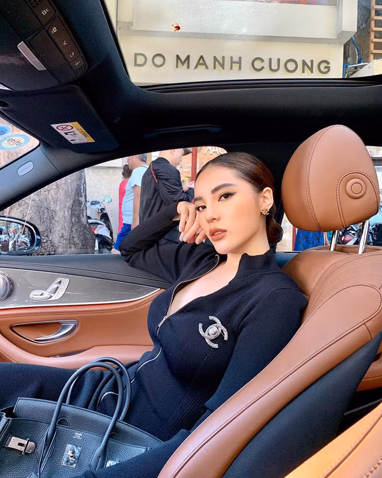 Á hậu Thuỳ Dung hiếm hoi khoe ảnh nóng bỏng với bikini đầu năm mới ảnh 9