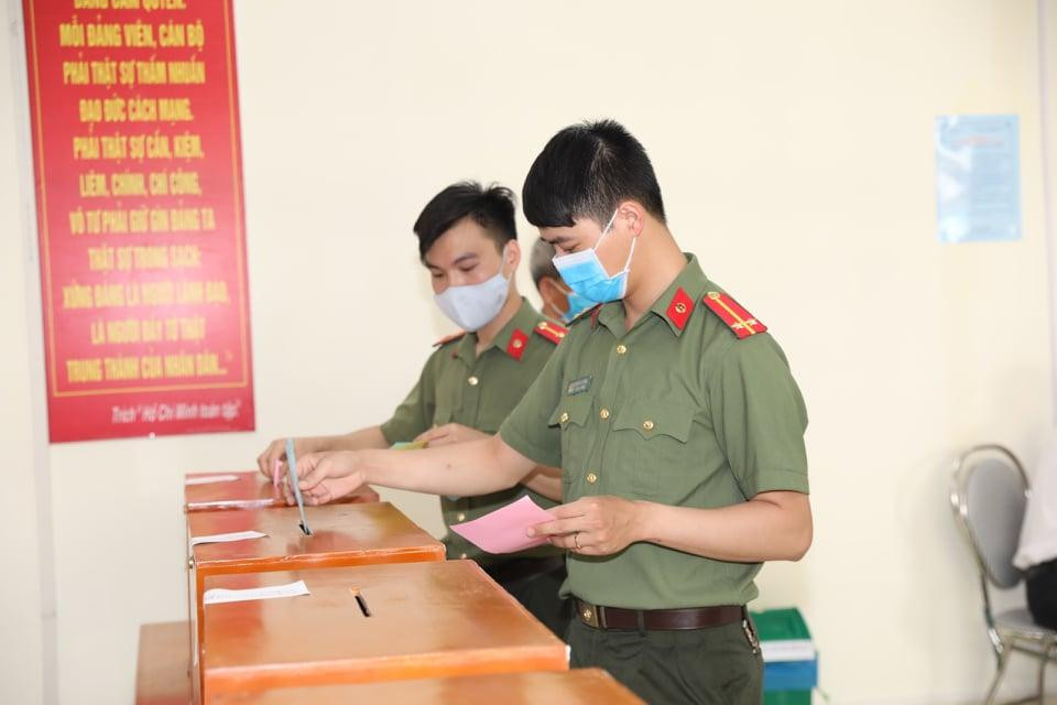 Tỷ lệ cử tri toàn quốc đi bầu cử đạt 98,43% ảnh 69 Tỷ lệ cử tri toàn quốc đi bầu cử đạt 98,43% ảnh 69