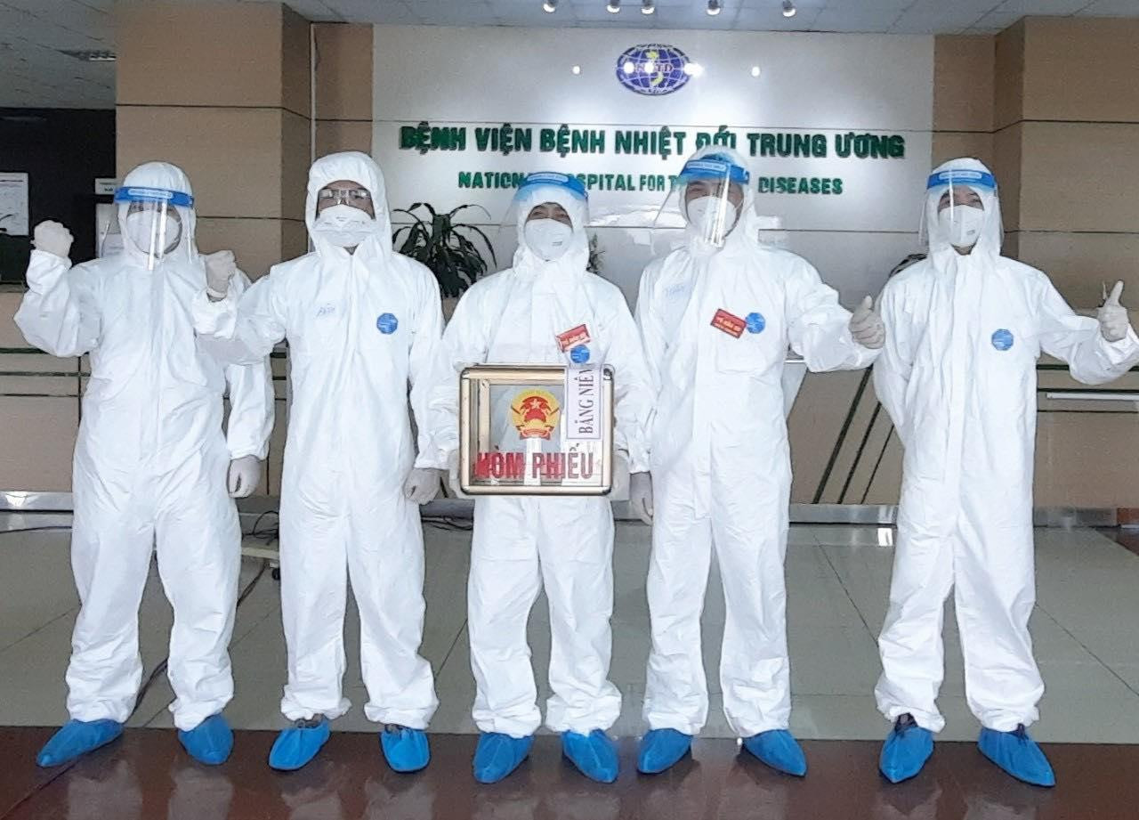 Điểm bỏ phiếu bầu cử đặc biệt tại Bệnh viện Bệnh nhiệt đới Trung ương, nơi đang thực hiện phong toà phòng dịch COVID-19. Ảnh: Thái Hà Điểm bỏ phiếu bầu cử đặc biệt tại Bệnh viện Bệnh nhiệt đới Trung ương, nơi đang thực hiện phong toà phòng dịch COVID-19. Ảnh: Thái Hà