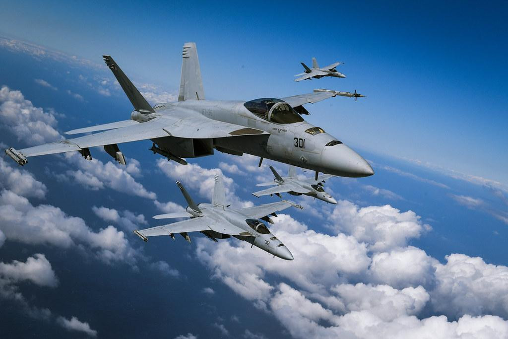 Máy bay tiêm kích Super Hornet F/A-18E trên bầu trời bang California. Ảnh: Hải quân Mỹ. Máy bay tiêm kích Super Hornet F/A-18E trên bầu trời bang California. Ảnh: Hải quân Mỹ.