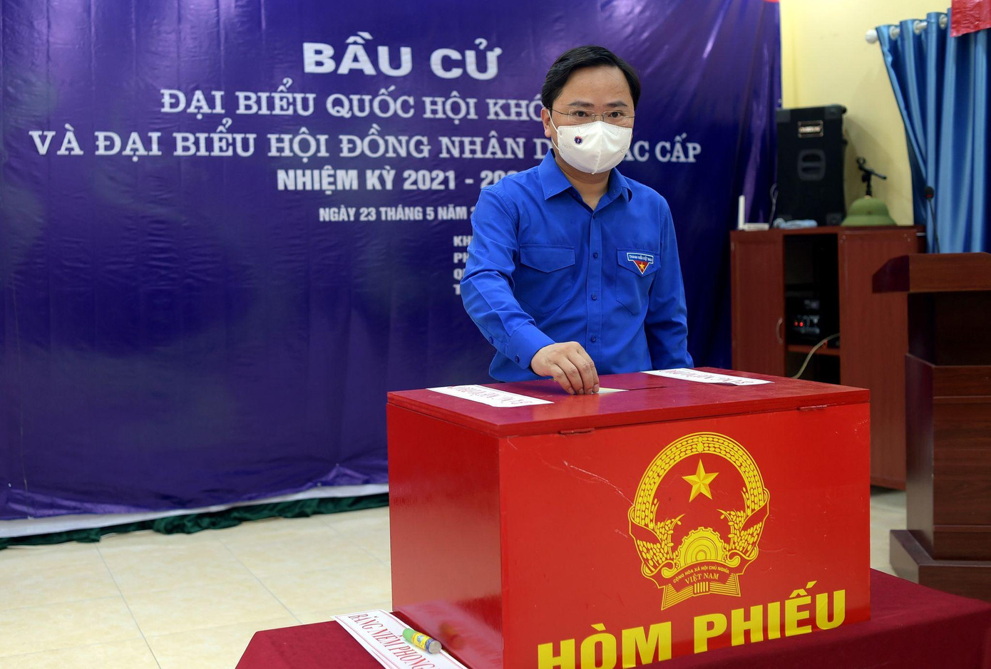 Anh Nguyễn Anh Tuấn - Ủy viên T.Ư Đảng, Bí thư Thứ nhất T.Ư Đoàn, Chủ tịch T.Ư Hội Liên hiệp Thanh niên Việt Nam bỏ phiếu tại khu vực bầu cử số 7 phường Xuân Đỉnh, quận Bắc Từ Liêm, Hà Nội. Anh Nguyễn Anh Tuấn - Ủy viên T.Ư Đảng, Bí thư Thứ nhất T.Ư Đoàn, Chủ tịch T.Ư Hội Liên hiệp Thanh niên Việt Nam bỏ phiếu tại khu vực bầu cử số 7 phường Xuân Đỉnh, quận Bắc Từ Liêm, Hà Nội.