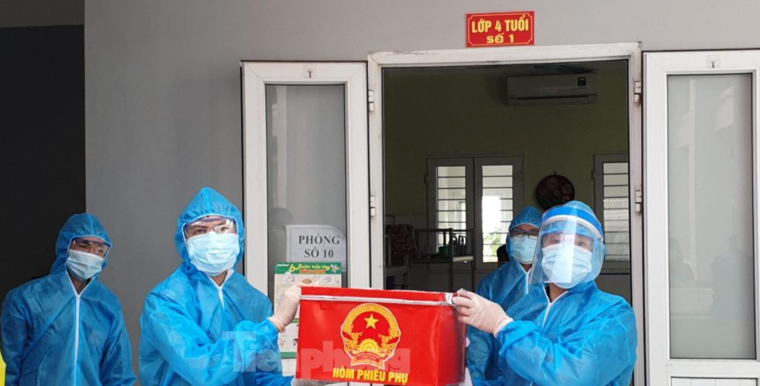 Tổ bầu cử tại đây cho biết, trong sáng 22/5, cử tri sẽ thực hiện xong việc bỏ phiếu. Đúng 19 giờ cùng ngày sẽ kiểm phiếu