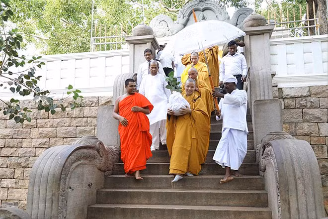 Hành trình đón rước cây thiêng ảnh 1