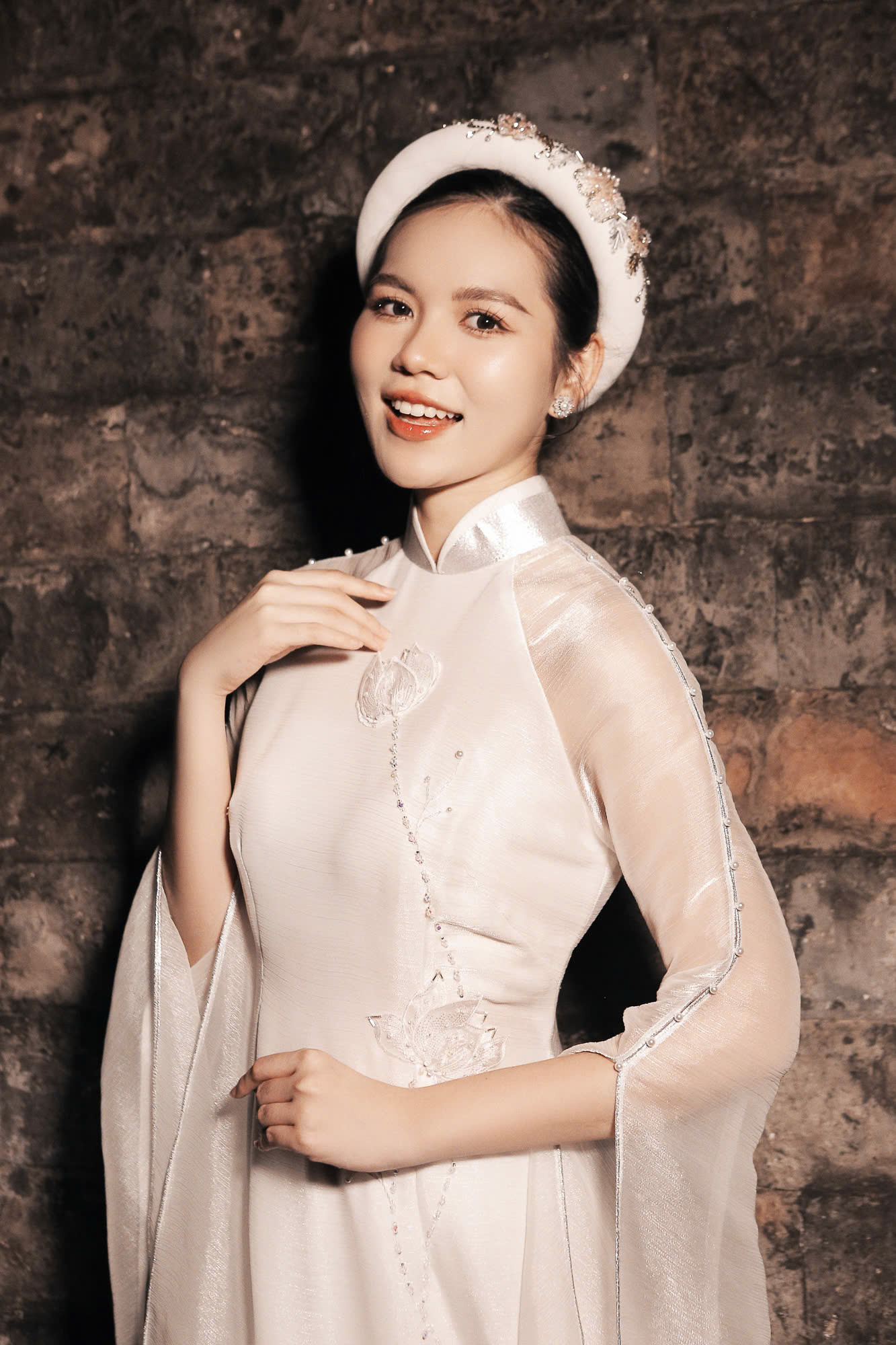 Hoa hậu Du lịch Việt Nam 2023 Lương Kỳ Duyên và Hoa hậu các dân tộc Việt Nam Nguyễn Ngọc Anh đọ sắc duyên dáng trong hậu trường.