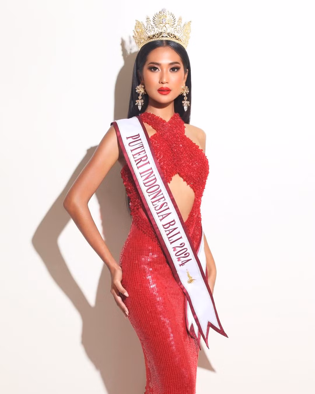 Trong quá trình dự thi nhan sắc ở Việt Nam, Ketut Permata Juliastrid chiếm được cảm tình của khán giả bởi sự thân thiện, gần gũi. Người đẹp còn gây chú ý với nhiều clip nói tiếng Việt dễ thương.