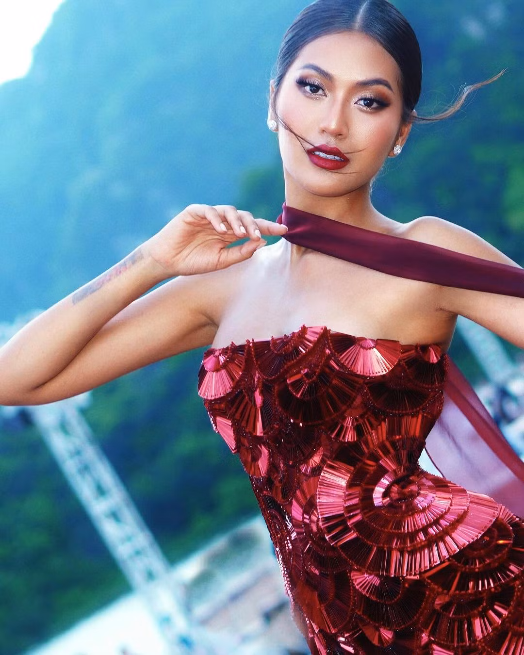 Ketut Permata Juliastrid có nhiệm kỳ một năm trên cương vị Miss Cosmo 2024. Trước những ý kiến nghi ngờ về chiến thắng của mình, người đẹp chia sẻ: "Tôi không nghĩ mình phải nói với họ bất cứ điều gì. Tôi chỉ cần cho họ thấy rằng chúng tôi đã có khoảng ba tuần thi và được theo dõi, quan sát mỗi ngày. Điều tôi học được ở Miss Cosmo chính là hãy bước tiếp mỗi ngày".