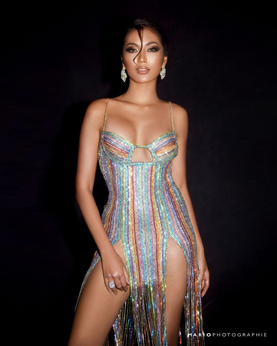 Bên cạnh nhan sắc ấn tượng, Juliastrid ghi điểm với khả năng thuyết trình sắc sảo, nhạy bén.