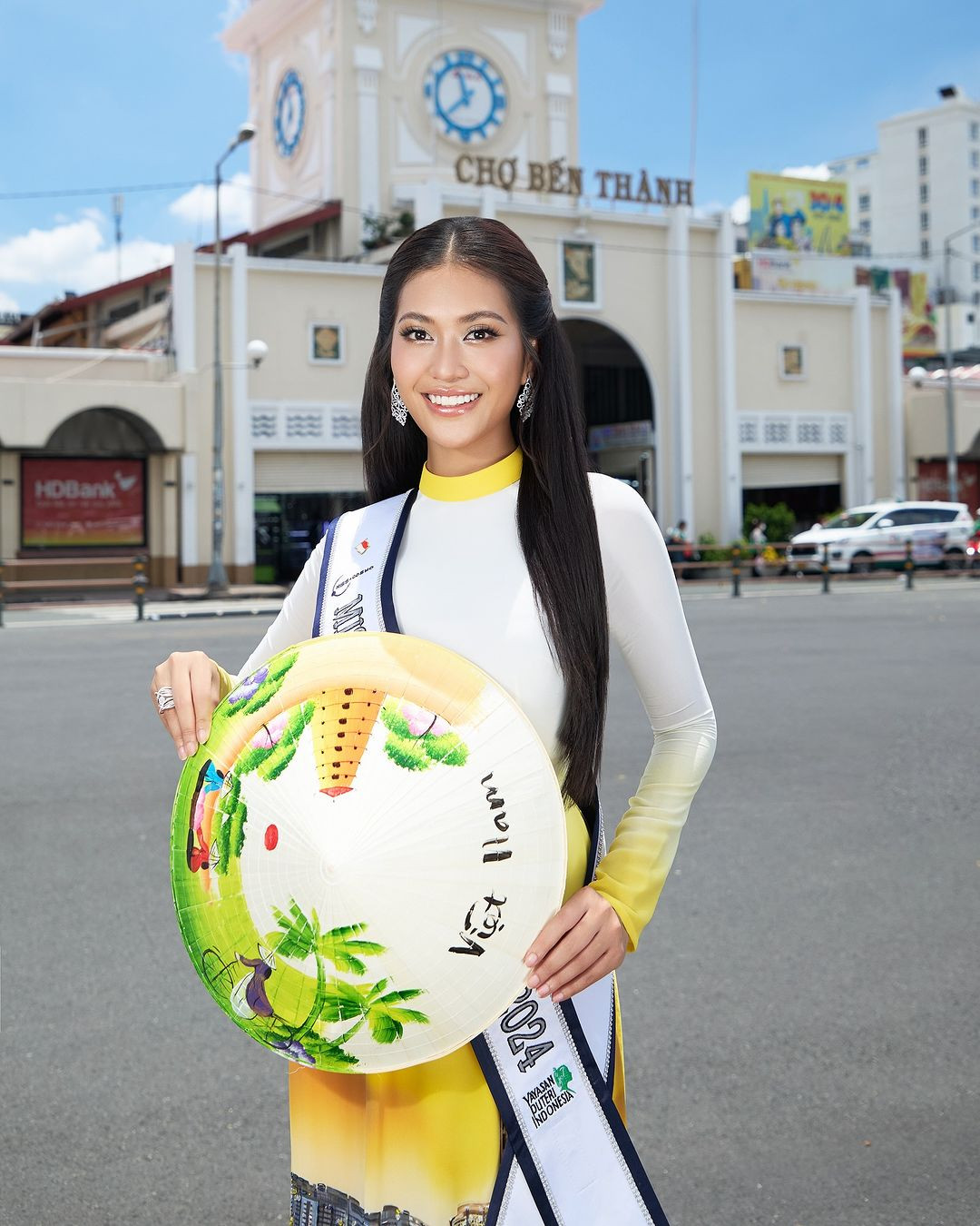 Trong đêm chung kết, tại phần tranh biện của top 2 cùng đại diện Thái Lan, Juliastrid chinh phục ban giám khảo với dự án chế tạo đồ thủ công từ chất thải nhựa nhằm giảm thiểu số lượng rác thải nhựa bị thải ra biển.