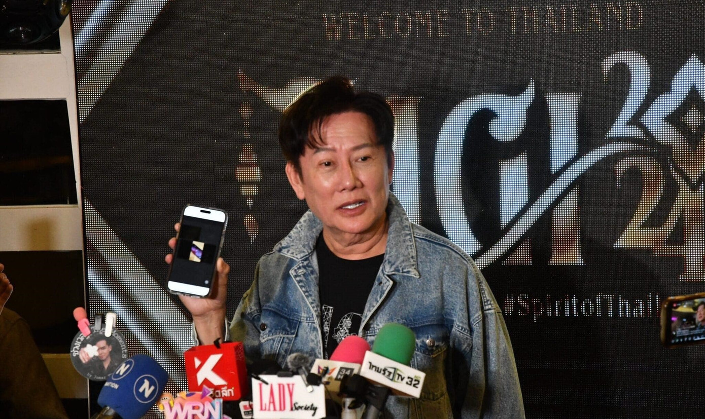 Ông Nawat chia sẻ với truyền thông Thái Lan sau khi về nước. Ông Nawat chia sẻ với truyền thông Thái Lan sau khi về nước.