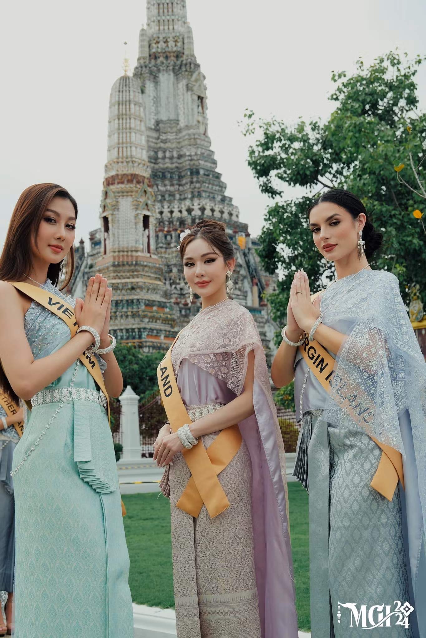 Các thí sinh trong hoạt động ở Thái Lan hôm 8/10.