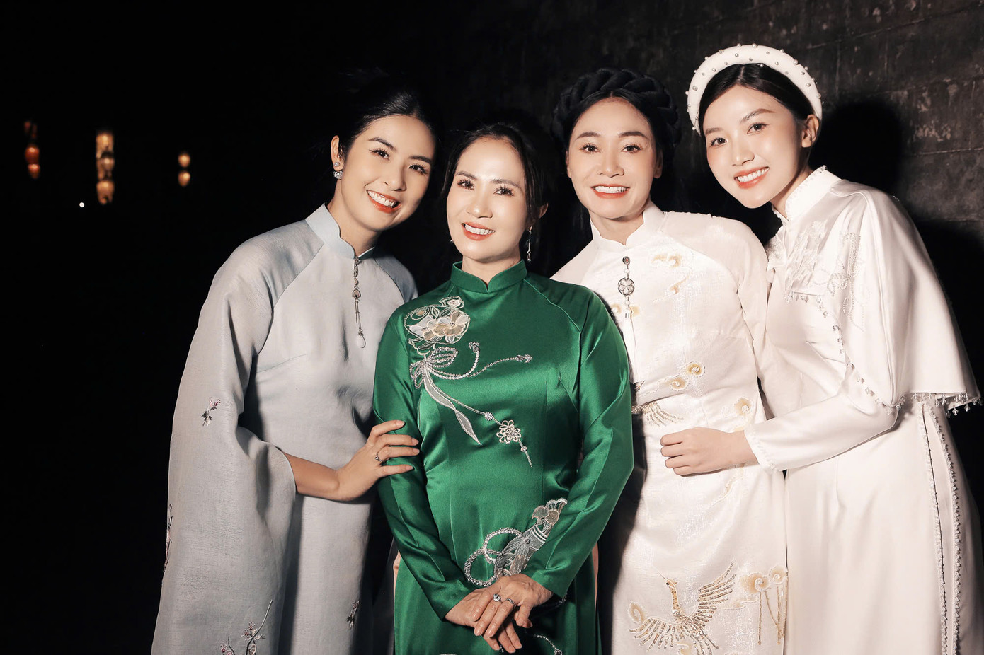 Dàn diễn viên quen thuộc của VFC tham gia trình diễn các thiết kế áo dài của Ngọc Hân như diễn viên Nguyệt Hằng, Quách Thu Phương, Lương Thanh, Thanh Hương...