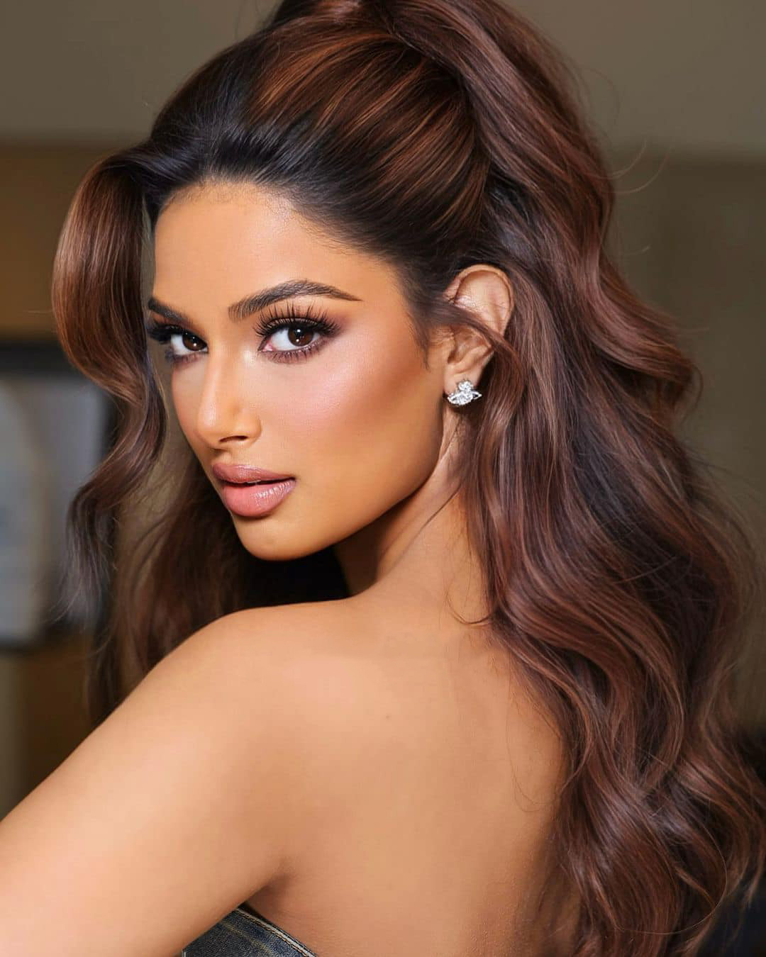 Harnaaz Sandhu làm giám khảo Miss Cosmo 2024.