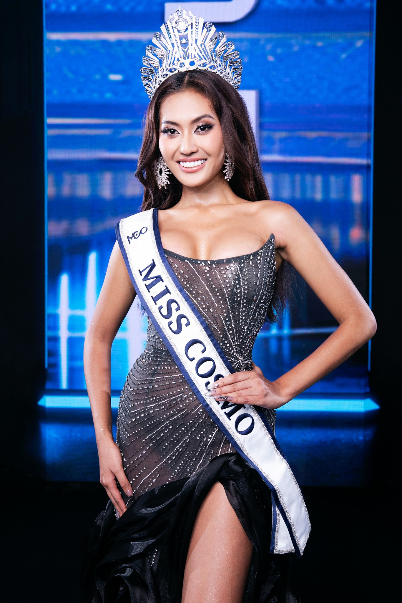 Đêm chung kết Miss Cosmo 2024 đã diễn ra tại Công viên bờ sông Sài Gòn (TPHCM) tối 5/10 với màn đăng quang của người đẹp Indonesia - Ketut Permata Juliastrid. Cô trở thành người đẹp đầu tiên đăng quang danh hiệu Miss Cosmo.