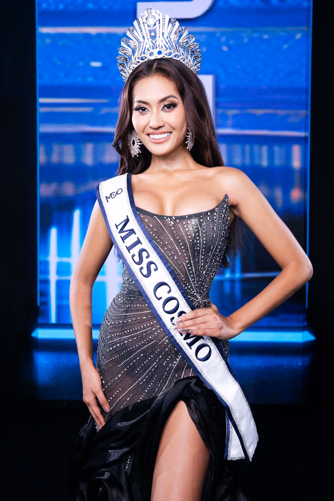Đêm chung kết Miss Cosmo 2024 đã diễn ra tại Công viên bờ sông Sài Gòn (TPHCM) tối 5/10 với màn đăng quang của người đẹp Indonesia - Ketut Permata Juliastrid. Cô trở thành người đẹp đầu tiên đăng quang danh hiệu Miss Cosmo.