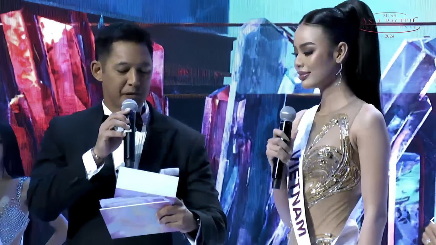 Phạm Thị Ánh Vương trong phần thi ứng xử.