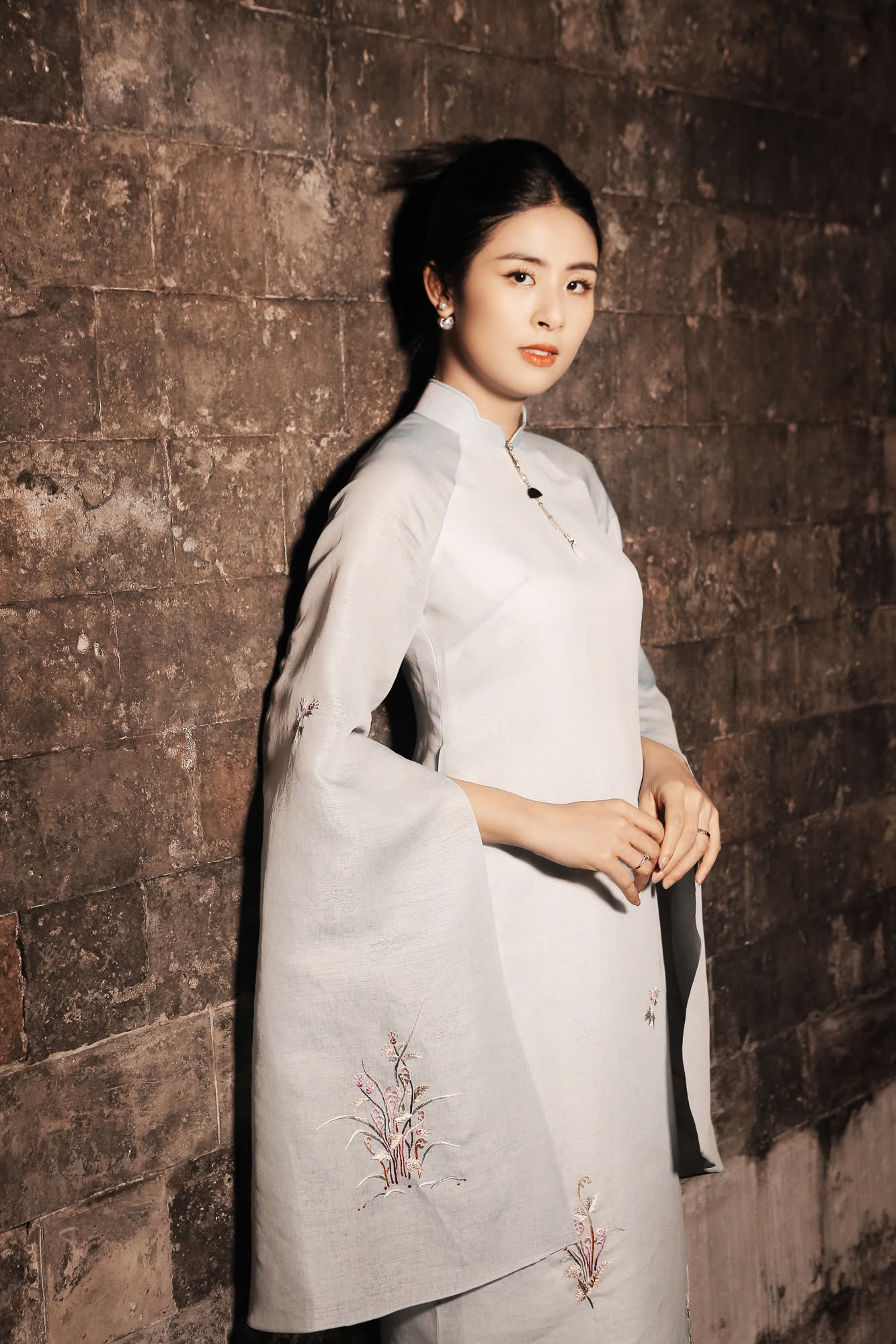 Ngọc Hân cho biết cảm thấy may mắn khi sinh ra trong một gia đình giàu truyền thống. Từ khi còn bé, hình ảnh bà, mẹ và dì ruột thanh lịch, quý phái trong tà áo dài lụa mỗi dịp Tết đã in đậm trong tâm trí của cô, trở thành cảm hứng cho cô khi theo đuổi lĩnh vực thiết kế áo dài.