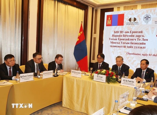 Tổng Bí thư, Chủ tịch nước Tô Lâm tiếp các tổ chức kinh tế tiêu biểu Mông Cổ. (Ảnh: Trí Dũng/TTXVN) Tổng Bí thư, Chủ tịch nước Tô Lâm tiếp các tổ chức kinh tế tiêu biểu Mông Cổ. (Ảnh: Trí Dũng/TTXVN)