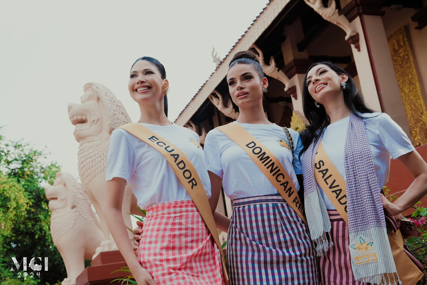 Hình ảnh các thí sinh trong hoạt động ở Campuchia.