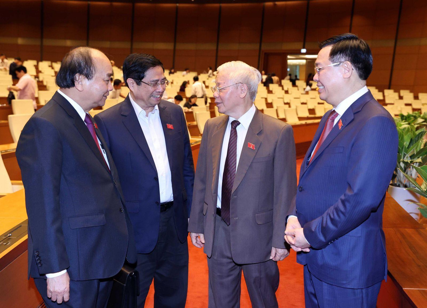 Tổng Bí thư Nguyễn Phú Trọng và ông Nguyễn Xuân Phúc, ông Phạm Minh Chính, ông Vương Đình Huệ tại kỳ họp Quốc hội Tổng Bí thư Nguyễn Phú Trọng và ông Nguyễn Xuân Phúc, ông Phạm Minh Chính, ông Vương Đình Huệ tại kỳ họp Quốc hội