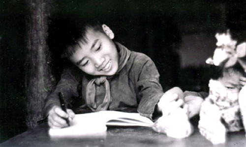 Nhà thơ Trần Đăng Khoa lúc 8 tuổi.. Nhà thơ Trần Đăng Khoa lúc 8 tuổi.