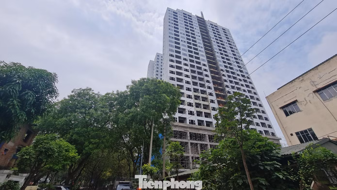 Dự án đã xây xong phần thô nhưng đến nay vẫn đang nợ hàng chục tỷ tiền đất, chưa được phép ký hợp đồng mua bán nhưng chủ đầu tư đã bán hết nhà cho khách hàng. Dự án đã xây xong phần thô nhưng đến nay vẫn đang nợ hàng chục tỷ tiền đất, chưa được phép ký hợp đồng mua bán nhưng chủ đầu tư đã bán hết nhà cho khách hàng.