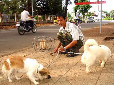Ông Cu Lì vẫn lạc quan dù mang HIV 20 năm nay. Ảnh: Hoàng thiên nga