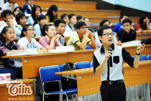 Chàng trai xuất sắc nhất nước Anh đã chọn nghề giáo ngay khi về Việt Nam.