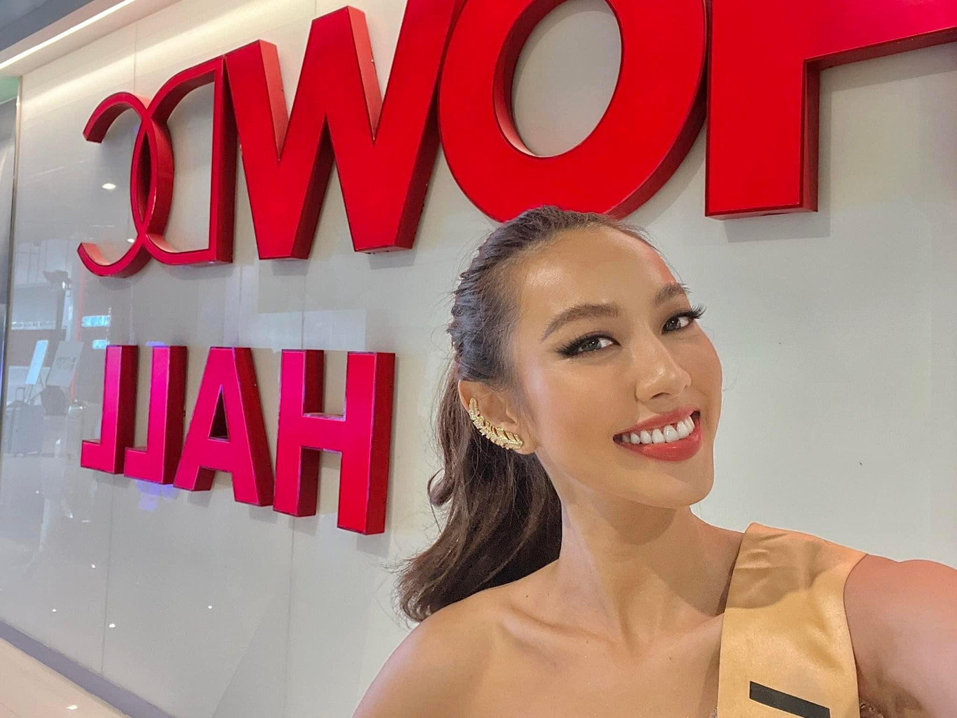 Thuỳ Tiên hào hứng bước vào buổi tổng duyệt cho đêm chung kết Miss Grand 2021. Thuỳ Tiên hào hứng bước vào buổi tổng duyệt cho đêm chung kết Miss Grand 2021.