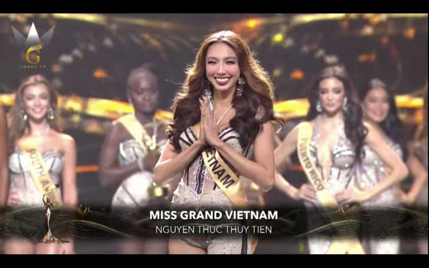 Tối 4/12, Thuỳ Tiên bước vào đêm chung kết Miss Grand 2021 với tâm thế đầy tự tin sau khi được xướng tên lọt vào top 20.