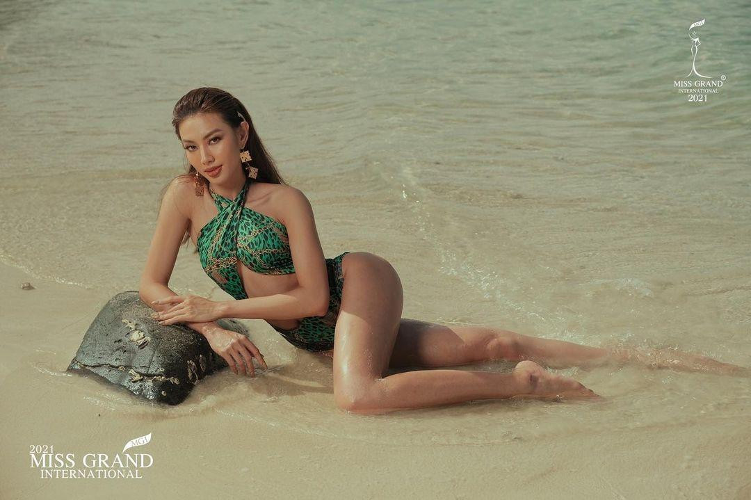 Hôm 29/11, trang chủ của cuộc thi Miss Grand International đã công bố danh sách top 5 thí sinh nhận được bình chọn nhiều nhất tại cuộc bầu chọn thí sinh trình diễn áo tắm đẹp nhất. Với sự yêu thương từ khán giả quê nhà, Thuỳ Tiên tiếp tục dẫn đầu cuộc bình chọn này.