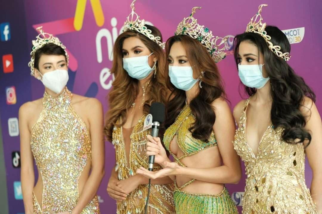 Các Á hậu cũng mặc lại những thiết kế váy dạ hội mà họ đã từng mặc trong đêm chung kết Miss Grand International 2021.